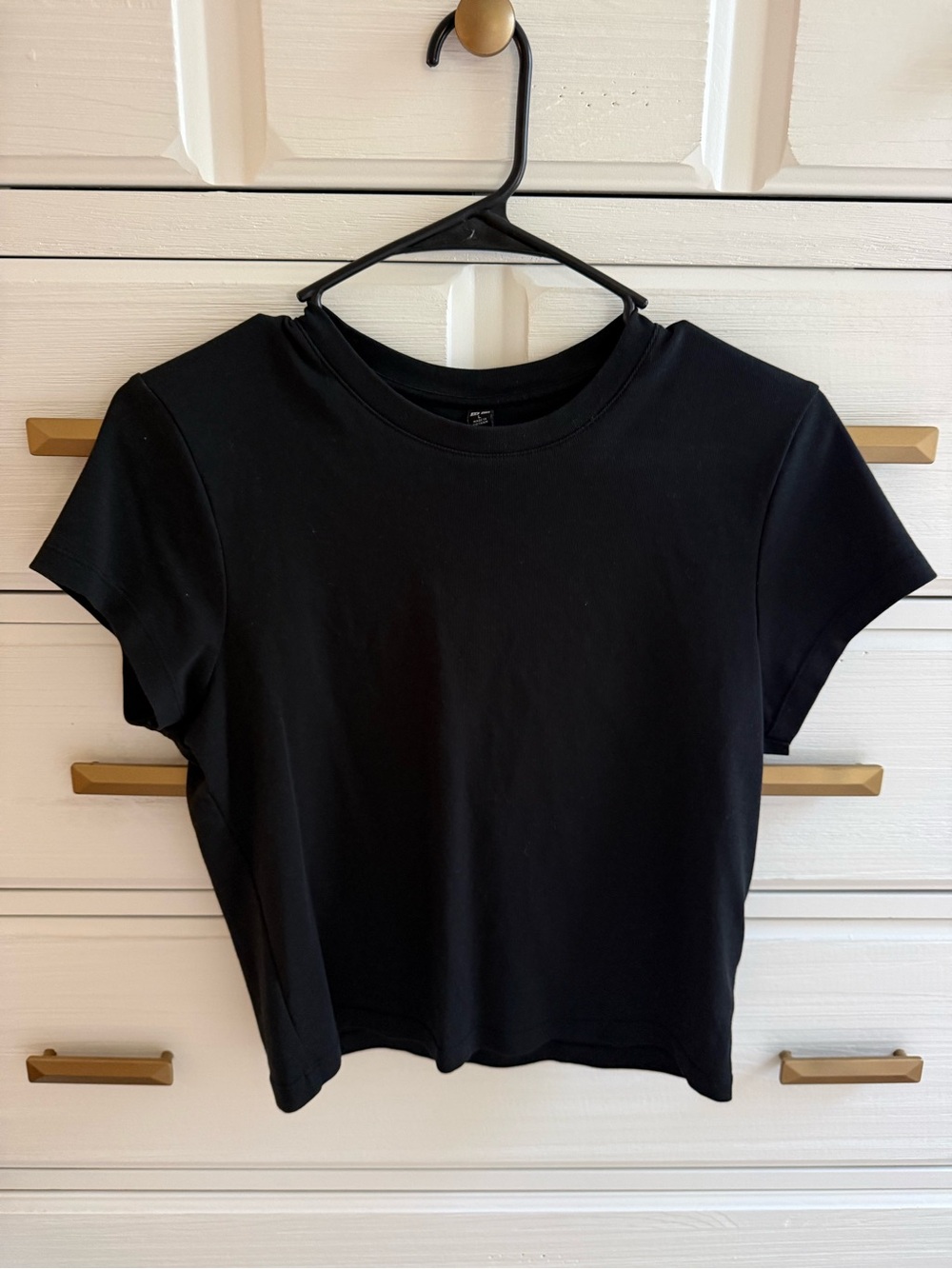 Black UNIQLO women’s baby tee
